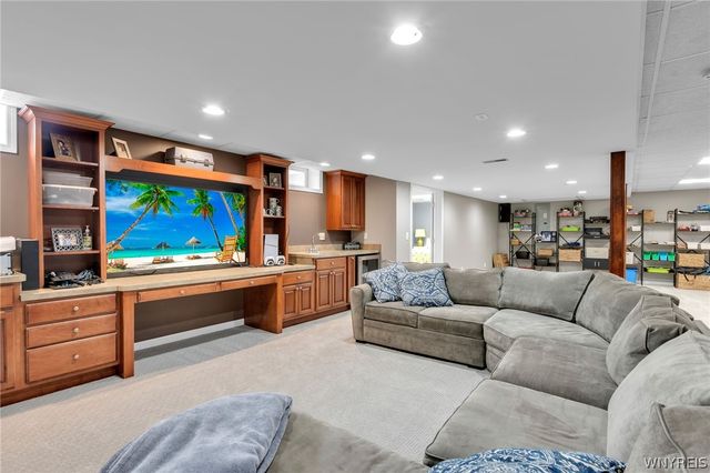 32 Falconcrest Lane, Orchard Park, NY 14127