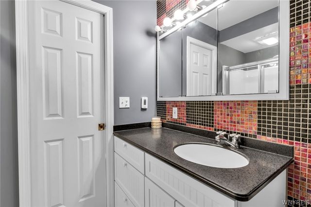 32 Falconcrest Lane, Orchard Park, NY 14127