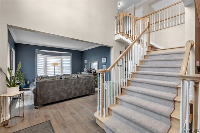 32 Falconcrest Lane, Orchard Park, NY 14127