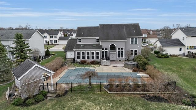 32 Falconcrest Lane, Orchard Park, NY 14127