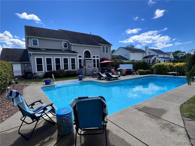 32 Falconcrest Lane, Orchard Park, NY 14127