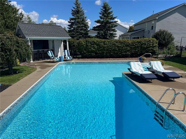 32 Falconcrest Lane, Orchard Park, NY 14127