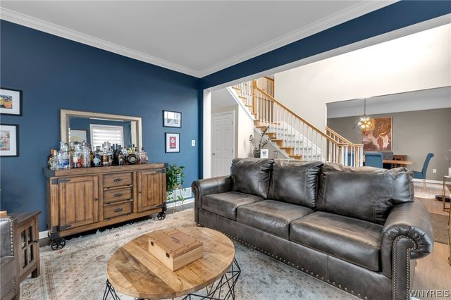 32 Falconcrest Lane, Orchard Park, NY 14127