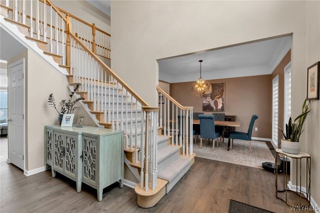 32 Falconcrest Lane, Orchard Park, NY 14127