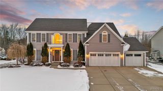 32 Falconcrest Lane, Orchard Park, NY 14127