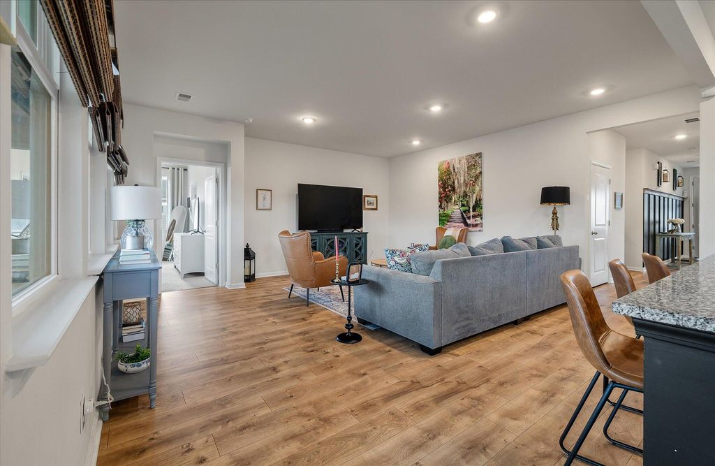 Image 5 of property listing at 240 Silver Creek Drive, Huger, SC 29450