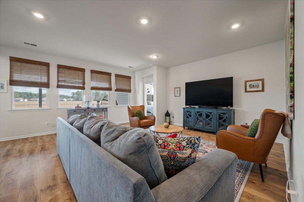 Image 7 of property listing at 240 Silver Creek Drive, Huger, SC 29450