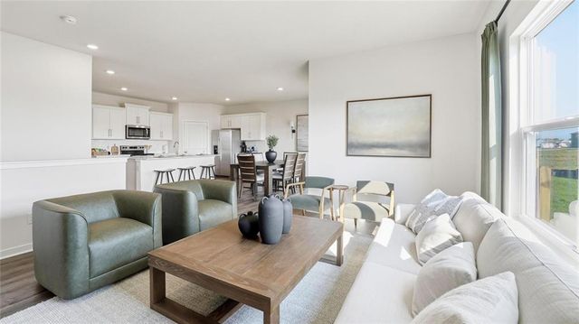 100 Lake Meadows Drive, Smithville, MO 64089