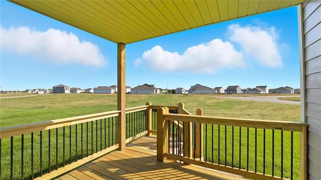 100 Lake Meadows Drive, Smithville, MO 64089