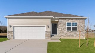 100 Lake Meadows Drive, Smithville, MO 64089