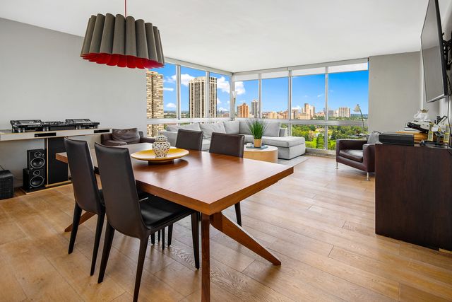 1555 N Dearborn Parkway 25E, Chicago, IL 60610