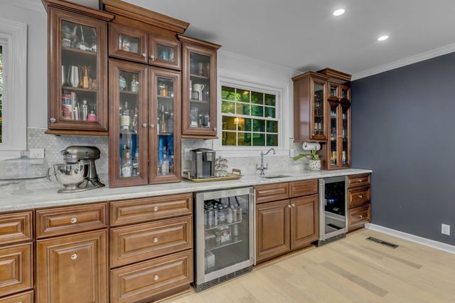 826 Evansdale Dr, Nashville, TN 37220