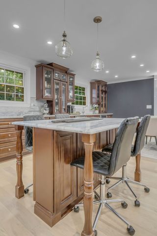 826 Evansdale Dr, Nashville, TN 37220