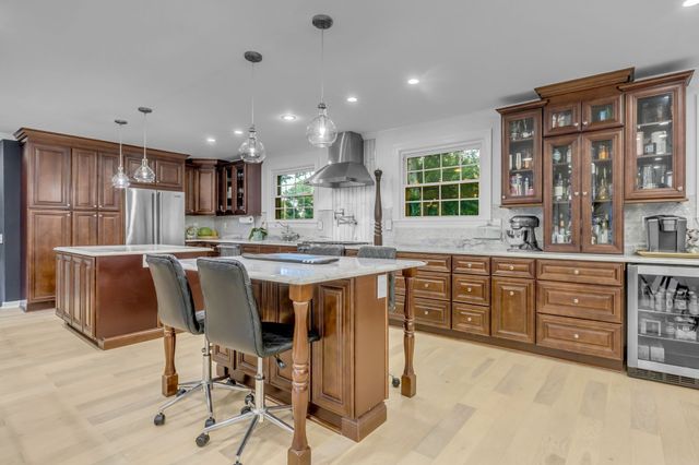 826 Evansdale Dr, Nashville, TN 37220