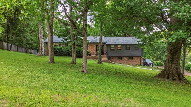826 Evansdale Dr, Nashville, TN 37220
