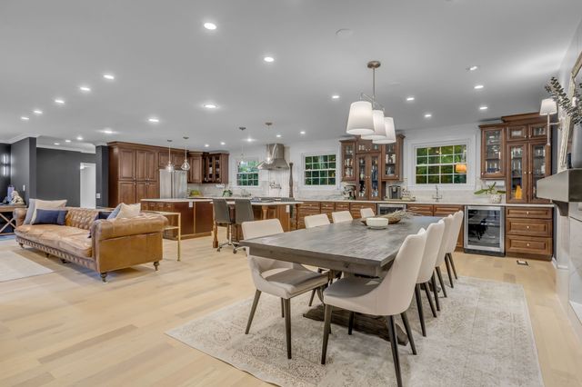 826 Evansdale Dr, Nashville, TN 37220
