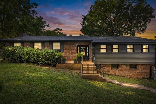 826 Evansdale Dr, Nashville, TN 37220