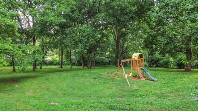 826 Evansdale Dr, Nashville, TN 37220