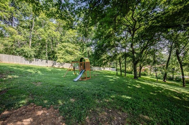 826 Evansdale Dr, Nashville, TN 37220