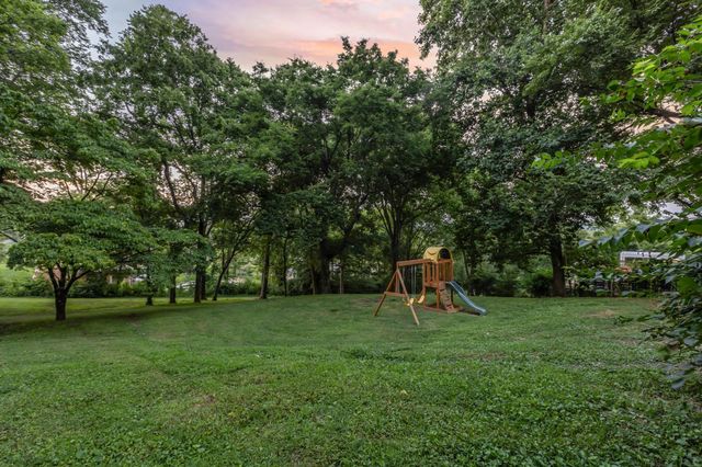 826 Evansdale Dr, Nashville, TN 37220