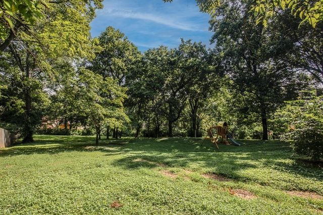 826 Evansdale Dr, Nashville, TN 37220