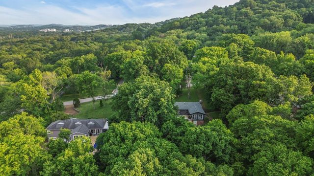 826 Evansdale Dr, Nashville, TN 37220