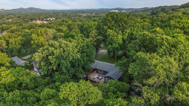 826 Evansdale Dr, Nashville, TN 37220