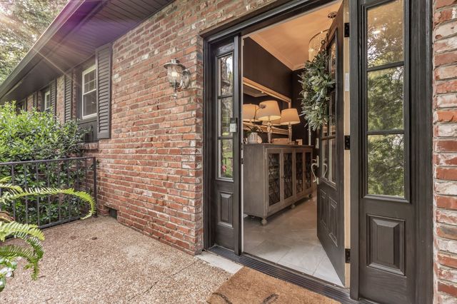 826 Evansdale Dr, Nashville, TN 37220