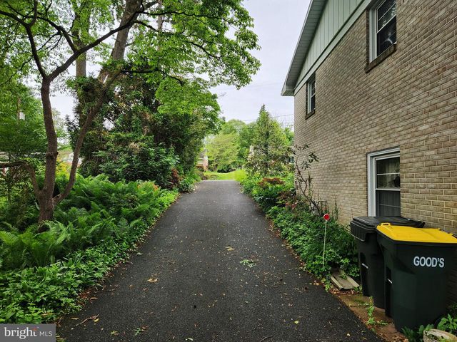 1519 VISTA RD, Lancaster, PA 17601