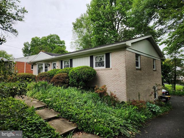 1519 VISTA RD, Lancaster, PA 17601