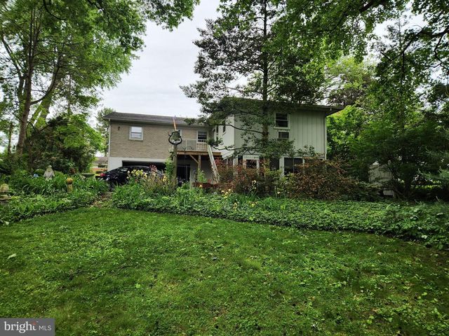 1519 VISTA RD, Lancaster, PA 17601