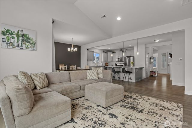 517 Cope Street SW, Orting, WA 98360