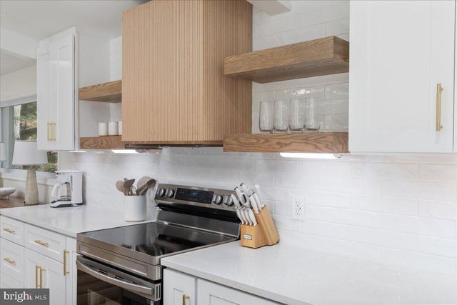 DOOLEY, Basye, VA 22810