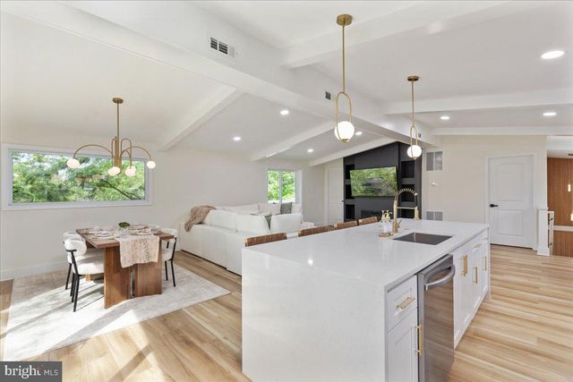 DOOLEY, Basye, VA 22810