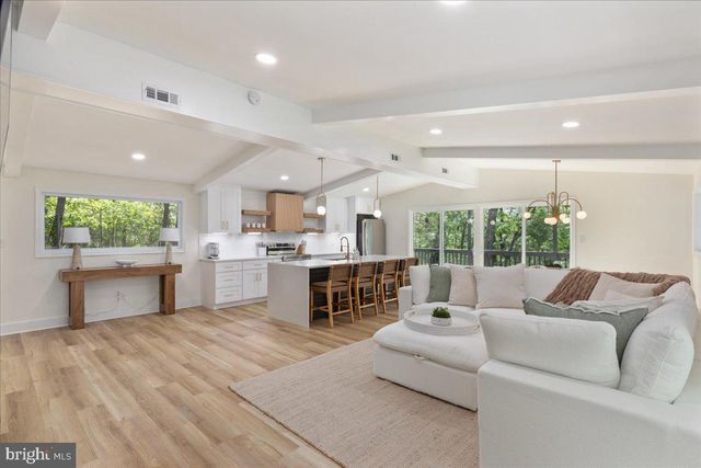 DOOLEY, Basye, VA 22810