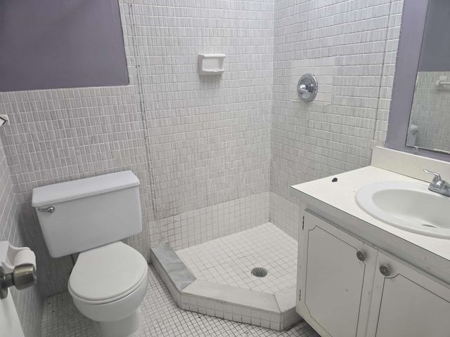 1320 NW 43rd Ter, Lauderhill, FL 33313