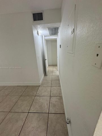 3260 NE 19th Avenue 15, Oakland Park, FL 33306