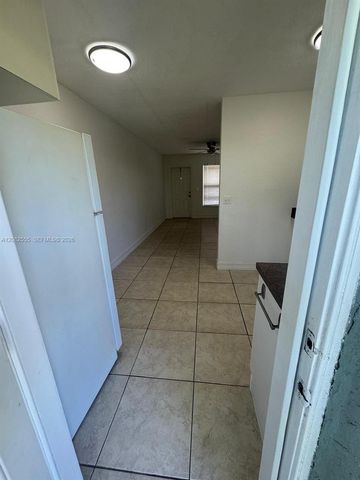 3260 NE 19th Avenue 15, Oakland Park, FL 33306