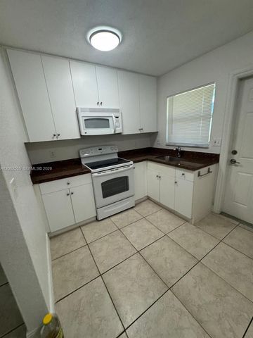 3260 NE 19th Avenue 15, Oakland Park, FL 33306