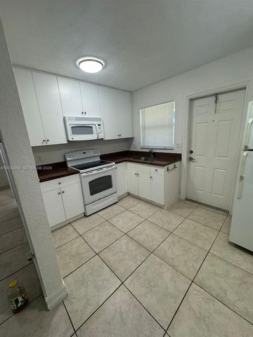 3260 NE 19th Avenue 15, Oakland Park, FL 33306