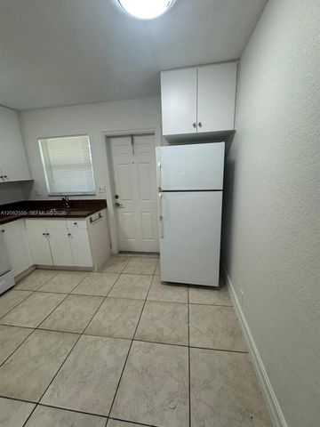 3260 NE 19th Avenue 15, Oakland Park, FL 33306