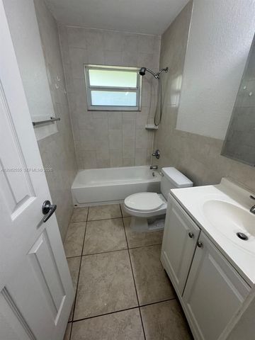 3260 NE 19th Avenue 15, Oakland Park, FL 33306
