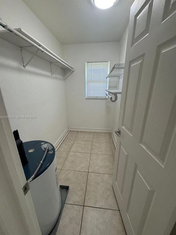 3260 NE 19th Avenue 15, Oakland Park, FL 33306