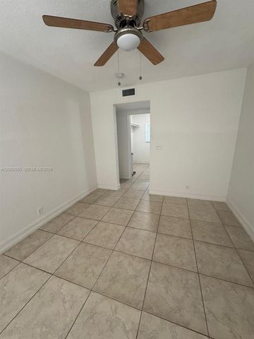 3260 NE 19th Avenue 15, Oakland Park, FL 33306