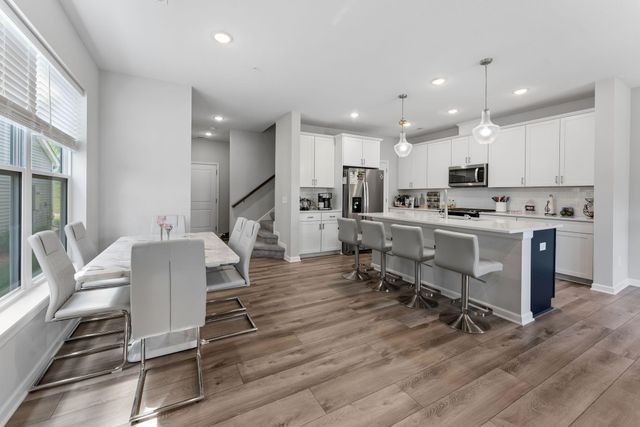 14524 Twin Lakes Circle, Burnsville, MN 55306