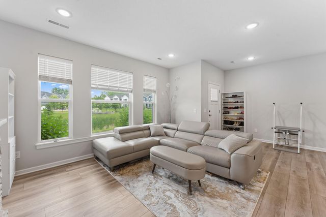 14524 Twin Lakes Circle, Burnsville, MN 55306
