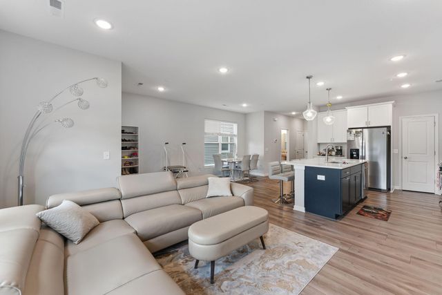 14524 Twin Lakes Circle, Burnsville, MN 55306