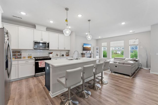 14524 Twin Lakes Circle, Burnsville, MN 55306