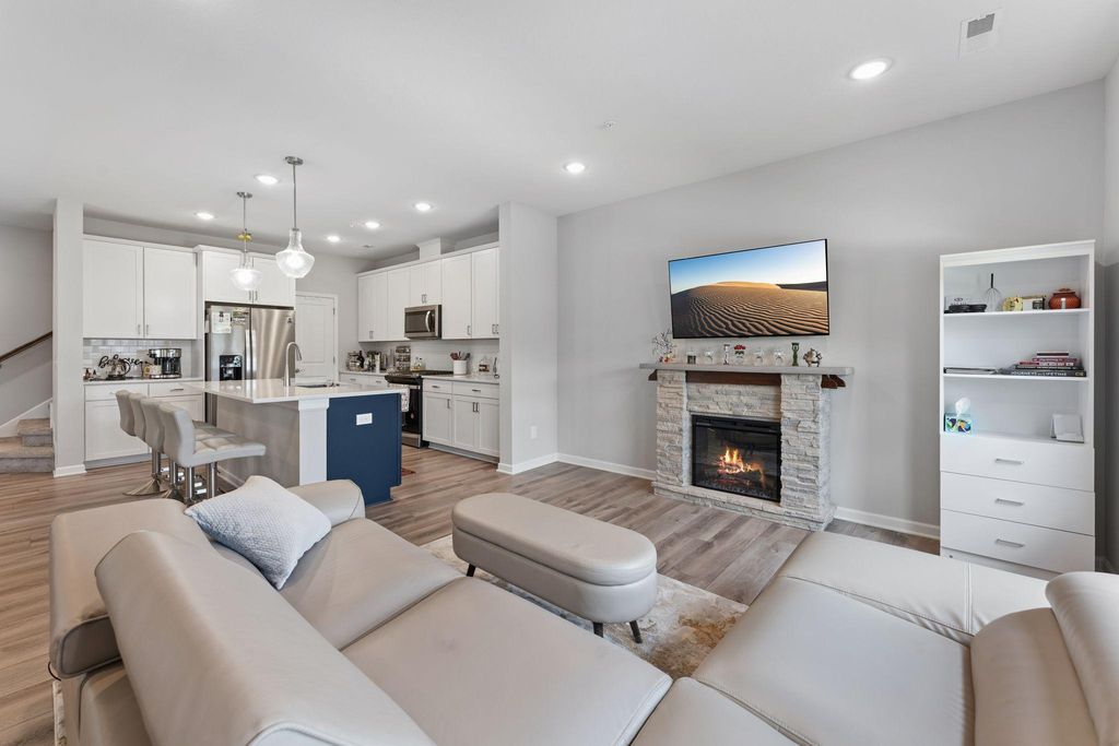 14524 Twin Lakes Circle, Burnsville, MN 55306 — photo 4