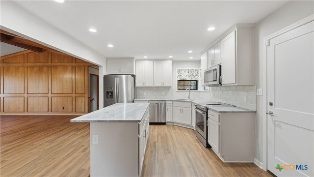 132 W Outer Drive, Canyon Lake, TX 78133